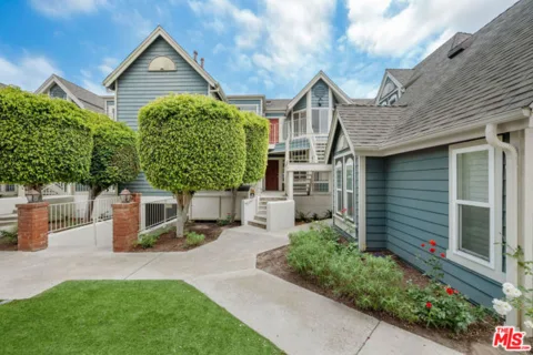 810 Baker Street #204 listing photo