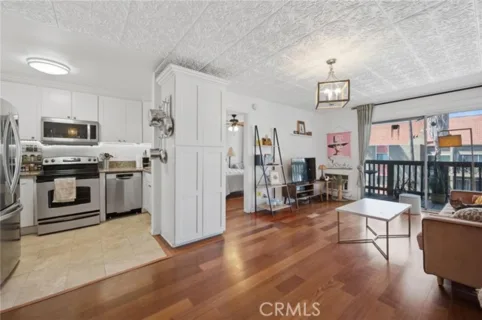 525 S Ardmore Avenue #320 listing photo