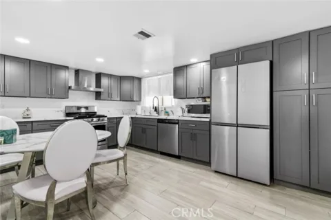 8801 Cedros Avenue #7 listing photo