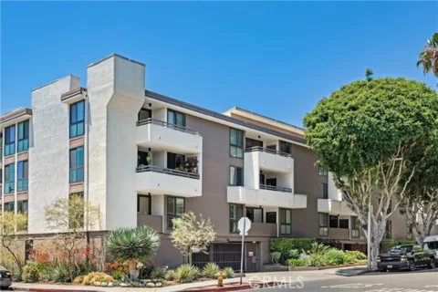 911 N Kings Road #319 listing photo