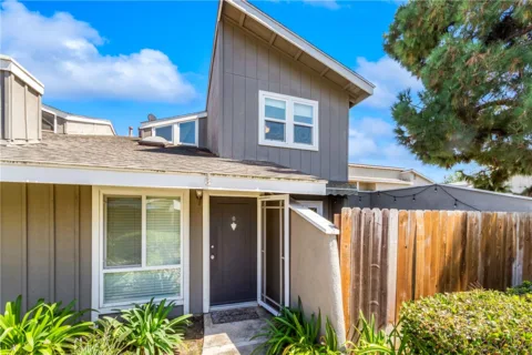 345 University #F6 listing photo