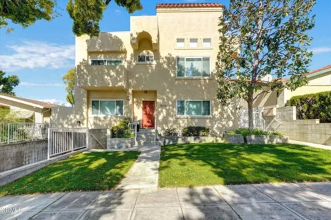719 E Tujunga Avenue #C listing photo