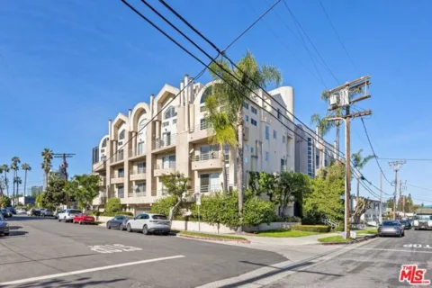 4549 Haskell Avenue #1 listing photo
