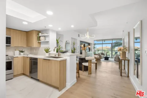 13700 Marina Pointe Drive #511 listing photo