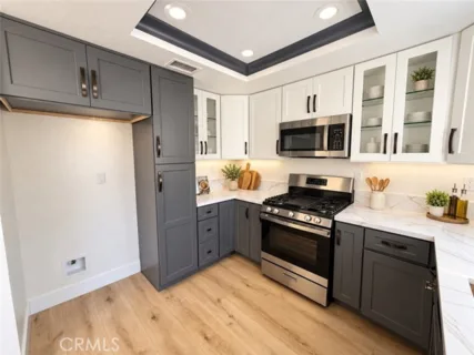 21156 Gladiolos listing photo