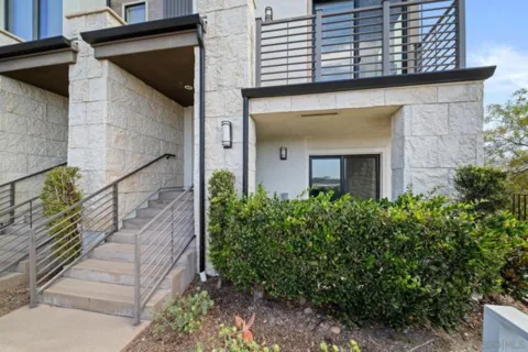 8309 Distinctive listing photo