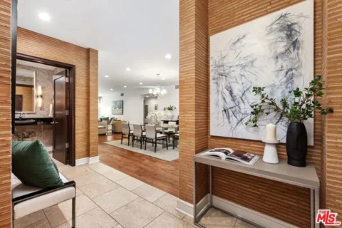 447 N Doheny Drive #102 listing photo
