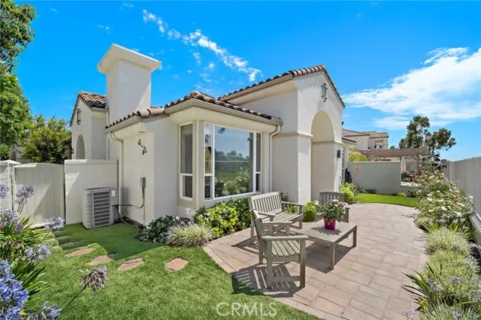 82 Avenida Cristal listing photo