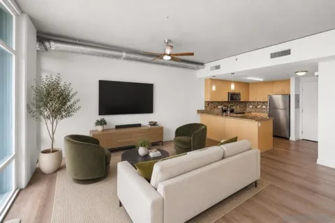1080 Park Boulevard #913 listing photo