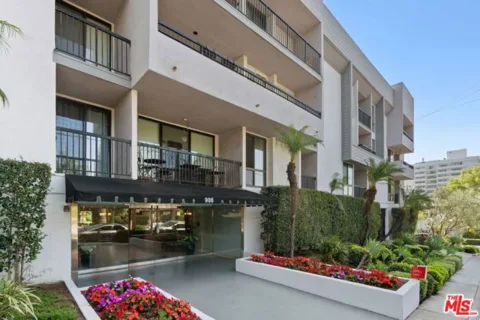 906 N Doheny Drive #221 listing photo