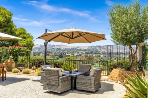 27413 Via Capri listing photo