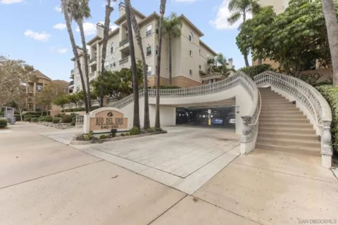640 Camino De La Reina #1309 listing photo