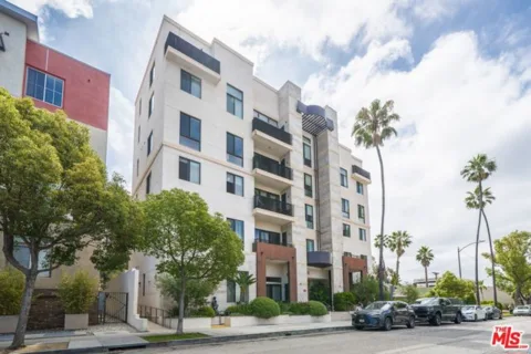 118 S Kenwood Street #105 listing photo