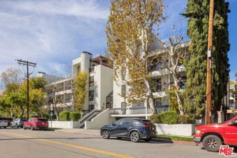 15325 Magnolia Boulevard #108 listing photo