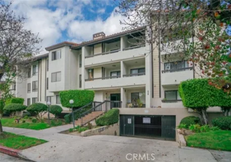 339 W Wilson #305 listing photo