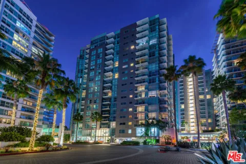 13650 Marina Pointe Drive #404 listing photo