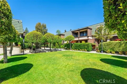 885 S Orange Grove Boulevard #2 listing photo