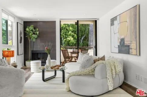 911 N Kings Road #321 listing photo