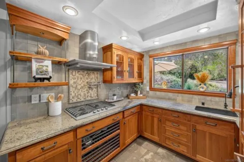 1889 Whaley Avenue listing photo