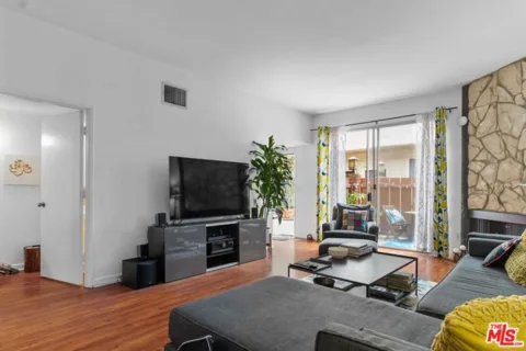 1828 Barry Avenue #4 listing photo