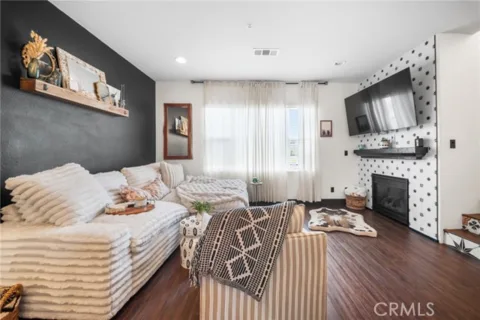6198 Lincoln #18 listing photo