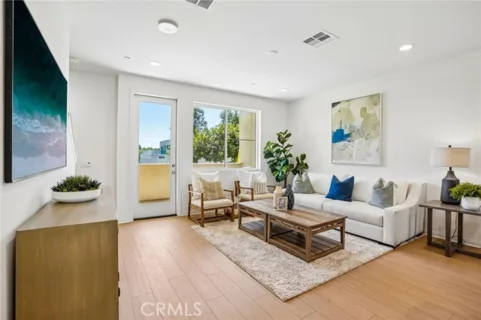 5876 Linden Ave Avenue #9 listing photo