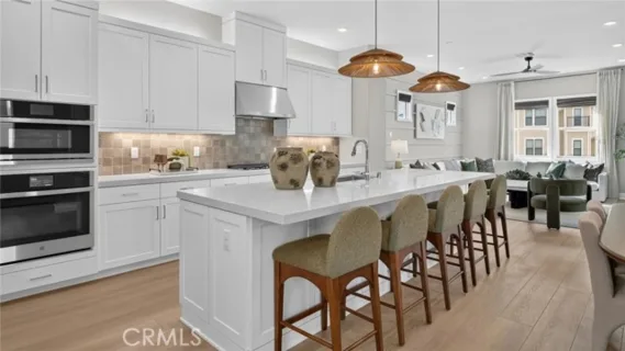 933 Chinon listing photo