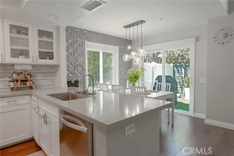 543 Victoria #M listing photo