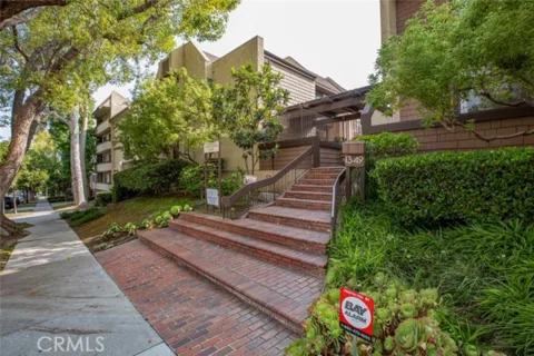 1349 N Columbus #16 listing photo