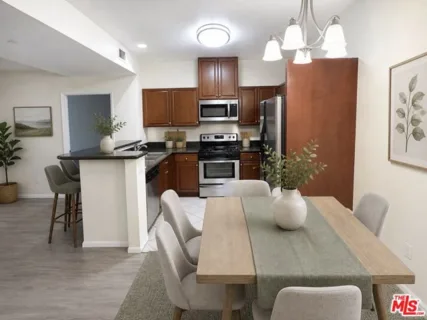 13941 Sherman Way #204 listing photo