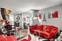 240 W Queen Street #9 thumbnail 2