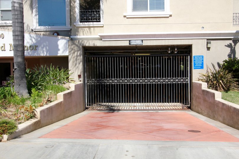 The parking for Woodward Manor