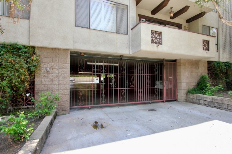 Estimate based on 2 beds, 3 baths, 1, 576 sq. beverly centerft