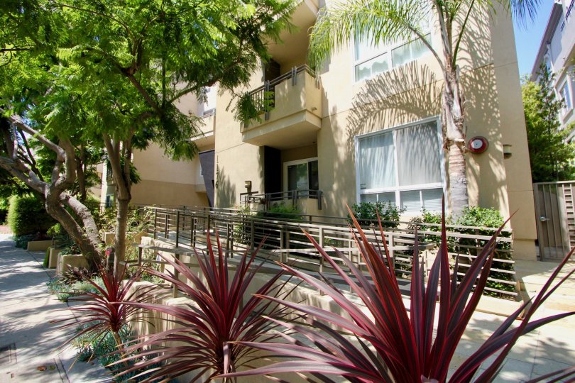 Amazing and breathtaking Wellesley Manor, apartment and it's surrounding, brentwood, California