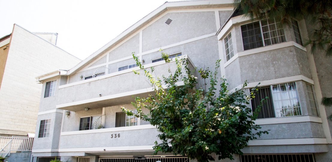 The Delux Verdugo Condominiums building in Burbank California