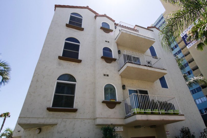 Palacio Del Mar is a midrise condo building