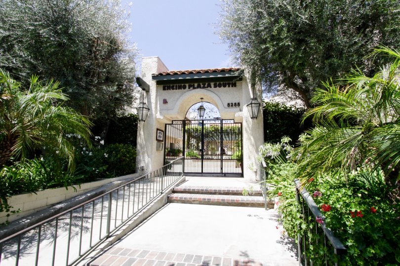 The entrance into the Enchino Plaza South community