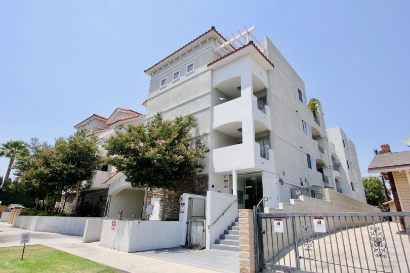 Elmwood Villa apartment in hancock park, California