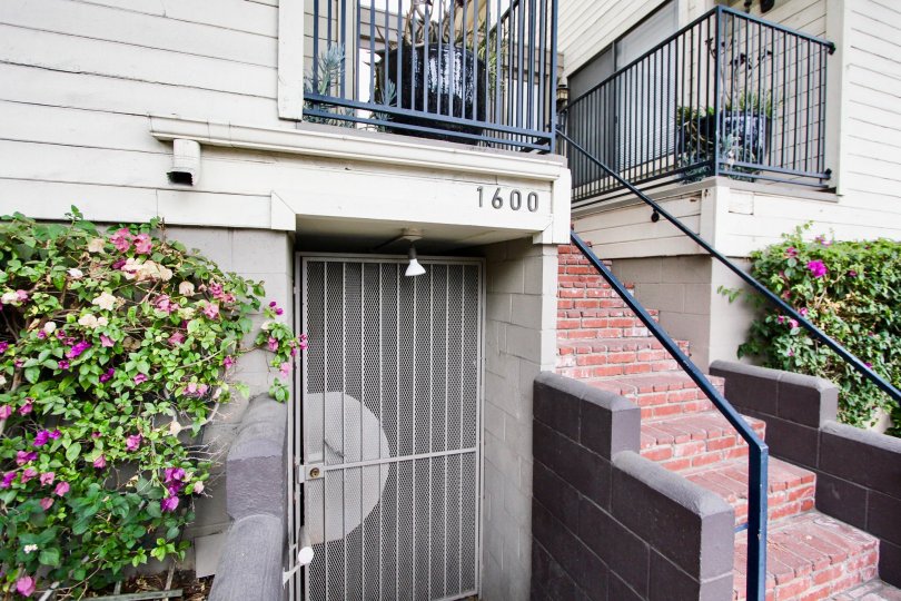 The side entrance into 1600 Redondo Ave