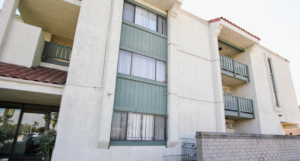 The structure of the building at 4515 California Ave