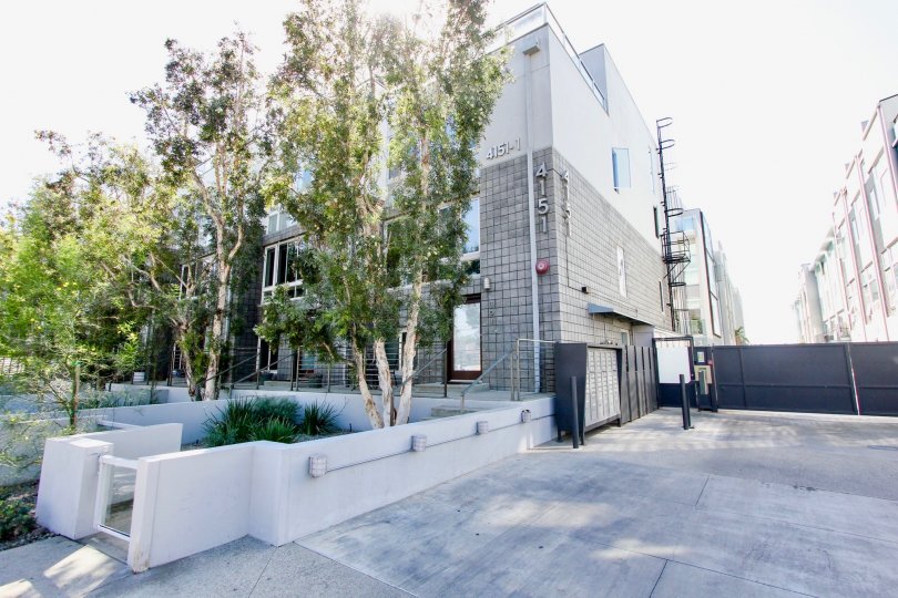 The landscaping around R1 Living in Mar Vista, California