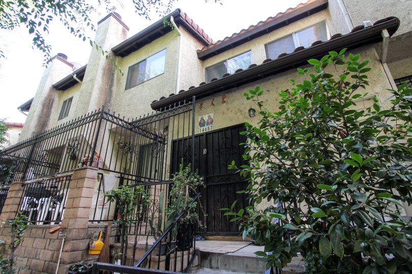 14657 Nordhoff St Panorama City California shining reflecting windows adds good look to the place