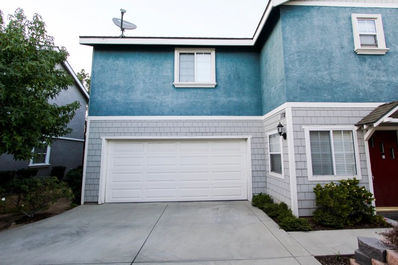 The driveway up to 178 N Chester Ave in Pasadena, California