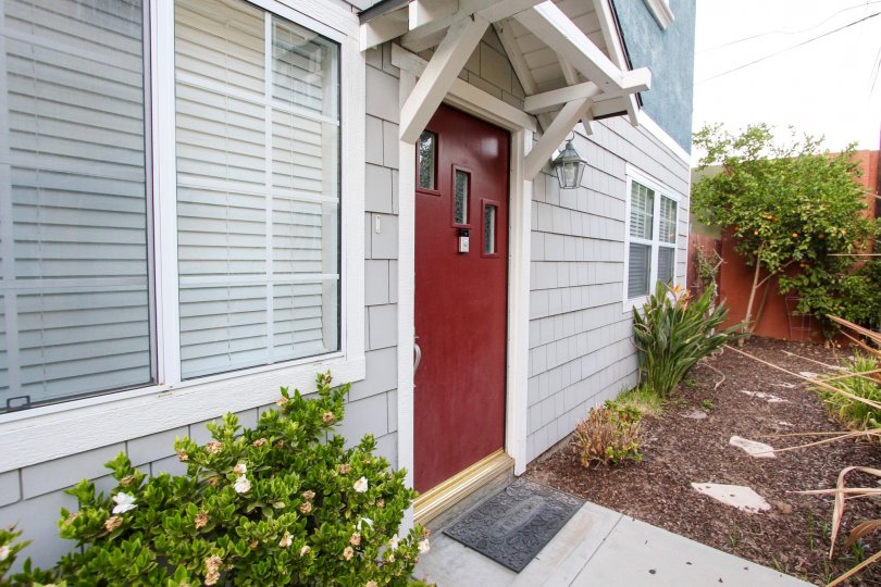 The red door into 178 N Chester Ave in Pasadena, California