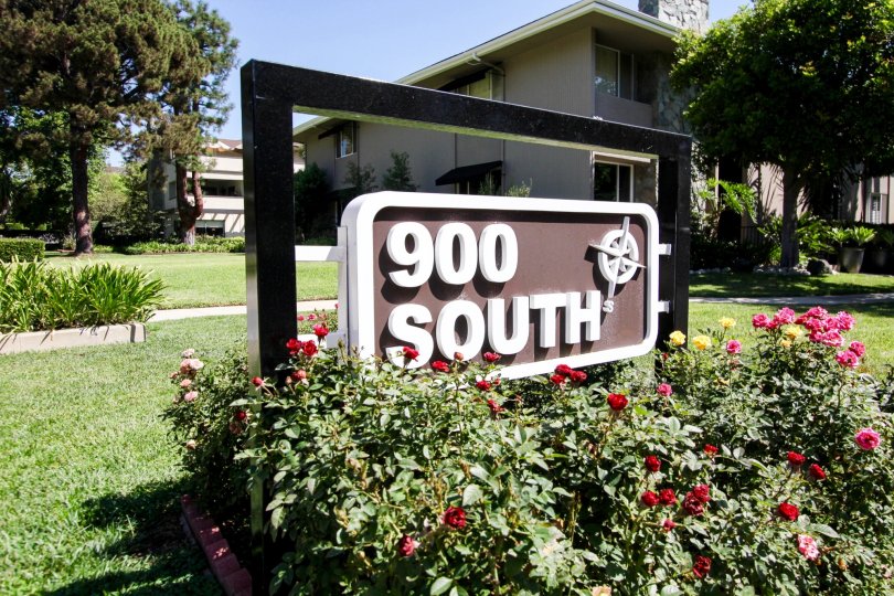 The address sign in front of 900 S Orange Grove Blvd