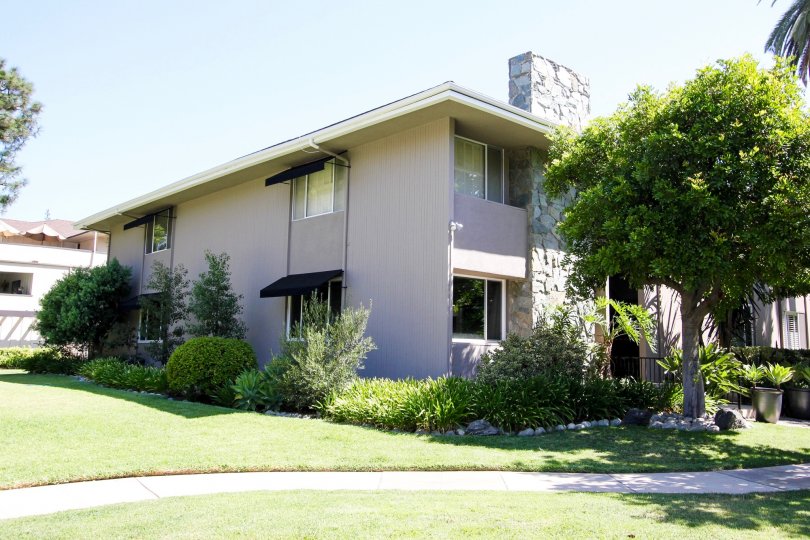 A view of 900 S Orange Grove Blvd in Pasadena, California