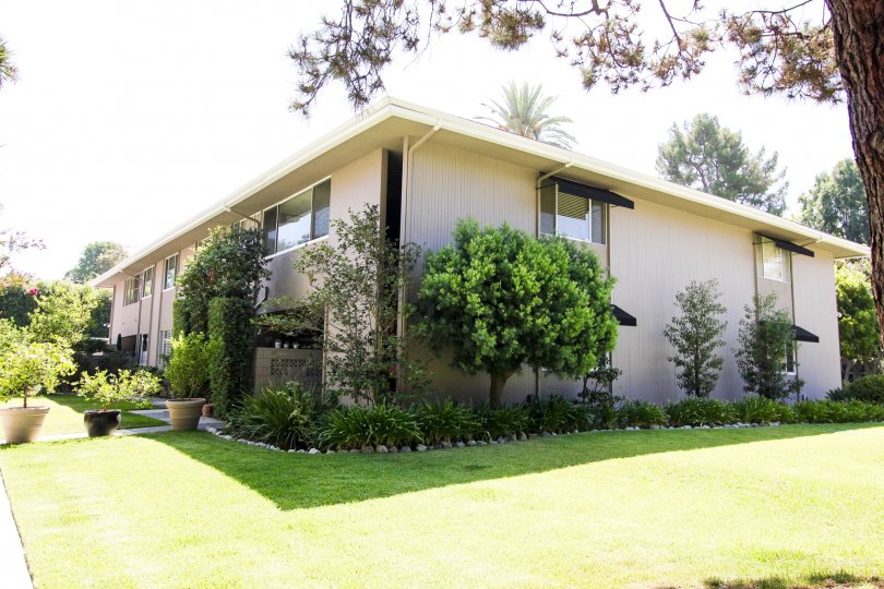 The yard in front of 900 S Orange Grove Blvd