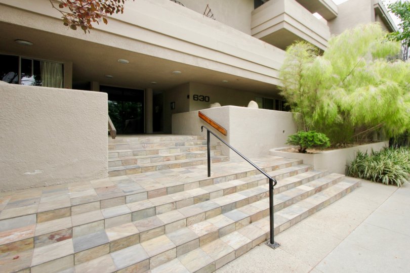 630 Idaho apartment with nice trees around in santa monica