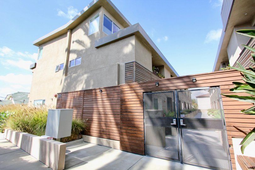 The entryway into Monroe Heights in Silver Lake, California
