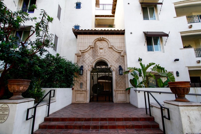The entrance into Studio Villas West in Studio City